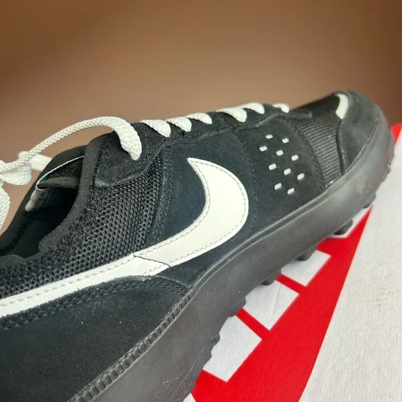 Nike Black and White Low-Top Sneakers with Mesh - Picture 3 of 7